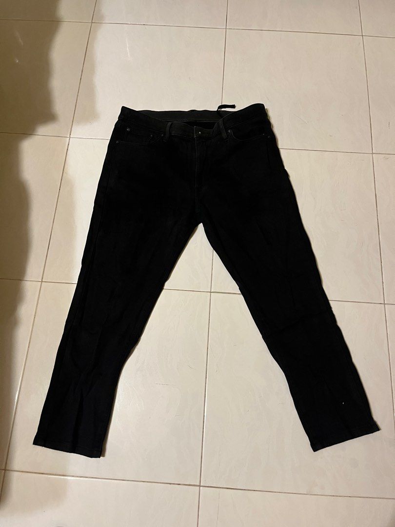 Uniqlo ezy jean (Category: Jeans) located in Singapore. Submitted by amane86 (Listing ID 1376589640, Image 4). Description: Slim but stretchy denim 10 each.