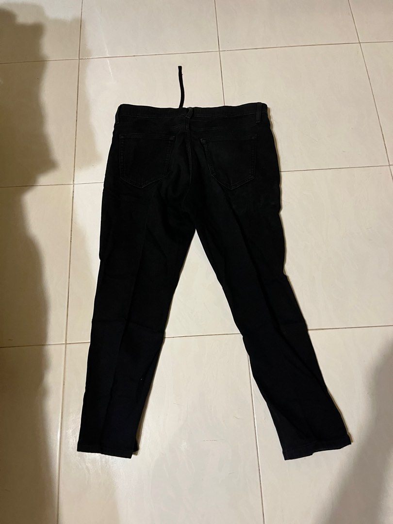 Uniqlo ezy jean (Category: Jeans) located in Singapore. Submitted by amane86 (Listing ID 1376589640, Image 3). Description: Slim but stretchy denim 10 each.