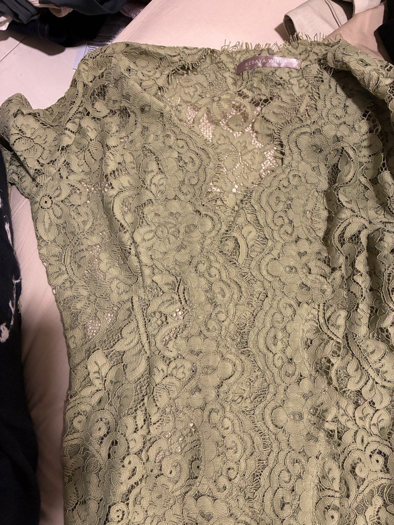 Kebaya wirda sage green kebaya (Category: Blouses) located in Singapore. Submitted by bunnyhop22 (Listing ID 1373701770, Image 3). Description: Beautiful color! Selling as it underused.