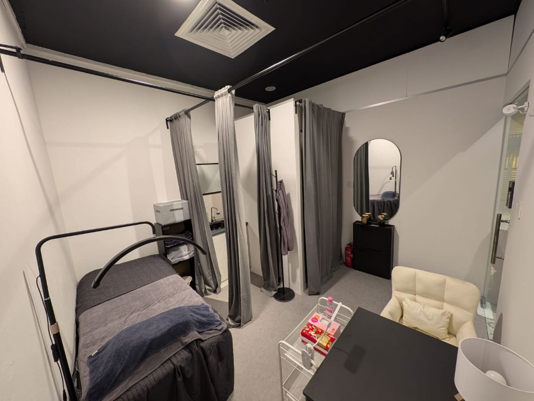 Beauty salon space for rent (Category: Commercial) located in Singapore. Submitted by ai-mei-li-space (Listing ID 1379980563, Image 1). Description: Short term or flexi rental available - monthly , daily, hourly. 我们有短期或长期的租约。 First hour free for first time users. Very central and strategic location. 5mins from city hall mrt. 1min to Funan. 优质地点，在市中心。5分钟到city hall mrt station. 1分钟到funan. Cozy and well-equipped salon space available for rent. Fully