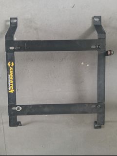 Bucket seat bracket