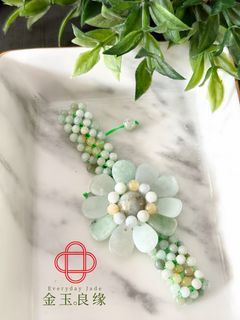Jade beaded flower bracelet