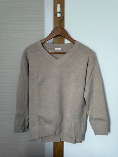 GU V-Neck Sweater