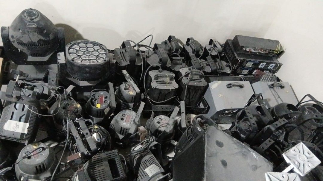 1 lot of assorted models of audio equipment - speakers. Mixers. Disco lightings, amplifiers prices from $100, take all $3000 (Category: Other Audio Equipment) located in Singapore. Submitted by findnbuy123 (Listing ID 1394177181, Image 4). Description: .