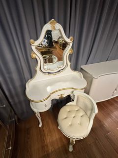 As it sale  ! Exstock modern Victorian vanity set