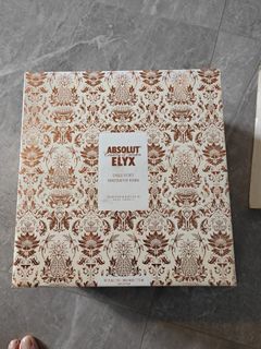 Absolut Elyx with special box and pineapple case