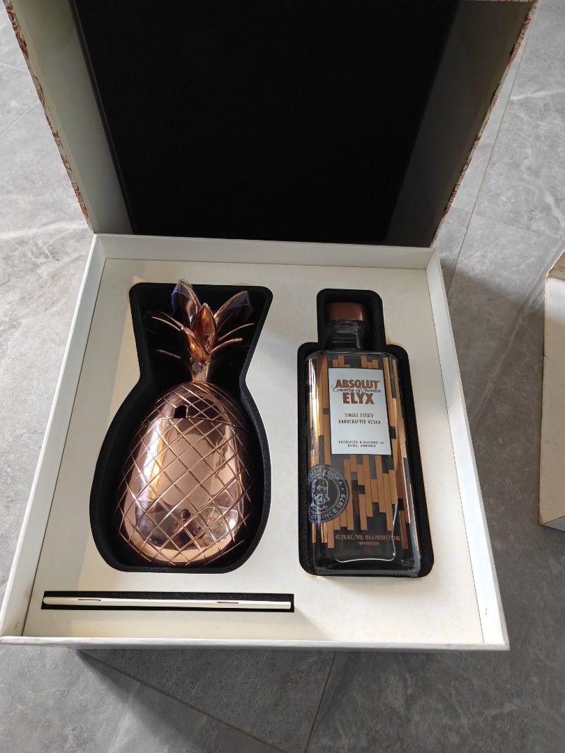 Absolut Elyx with special box and pineapple case (Category: Alcoholic Beverages) located in Singapore. Submitted by dealbreakers6 (Listing ID 1415461737, Image 2). Description: comes with sealed 750ml bottle of Absolut Elyx for collectors only.