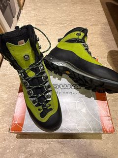 LOWA Hiking Boots - Cevedale  pro GTX