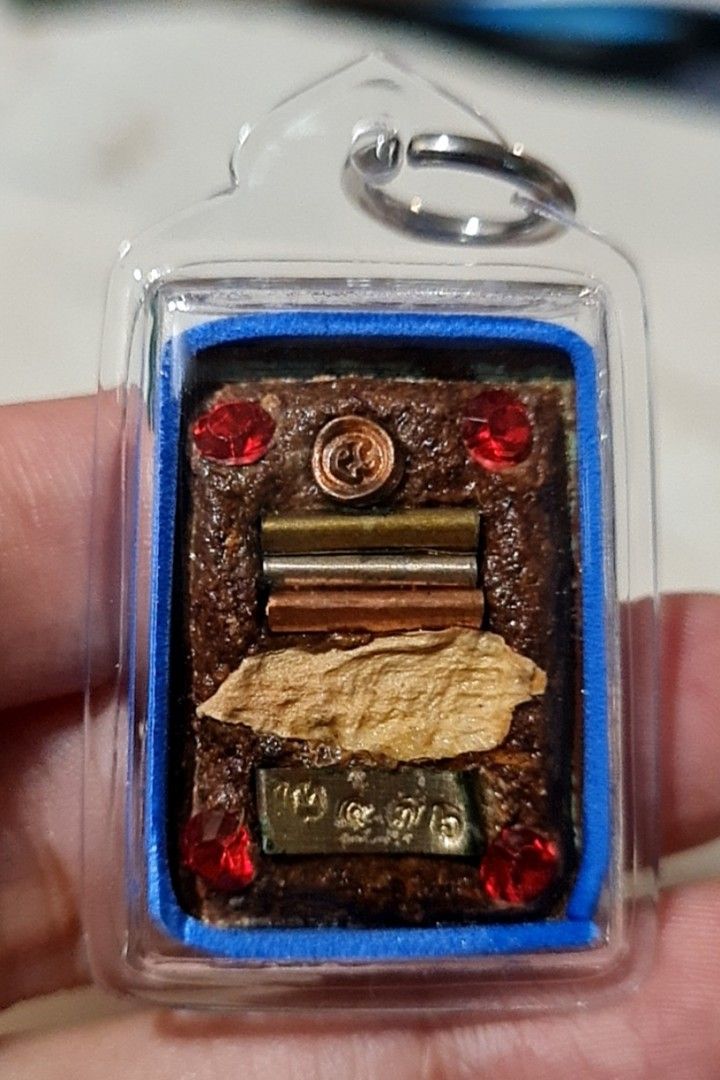 Thai amulet petchphayatorn Phra Aj Heng Wat Pasaiyoi. (Category: Religious Items) located in Singapore. Submitted by tanyaamulets (Listing ID 1416025901, Image 3). Description: Thai amulet petchphayatorn Phra Aj Heng Wat Pasaiyoi..