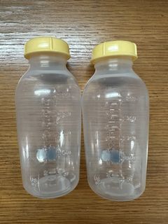 Medela Breast Milk Bottles (2 Bottles) 8oz