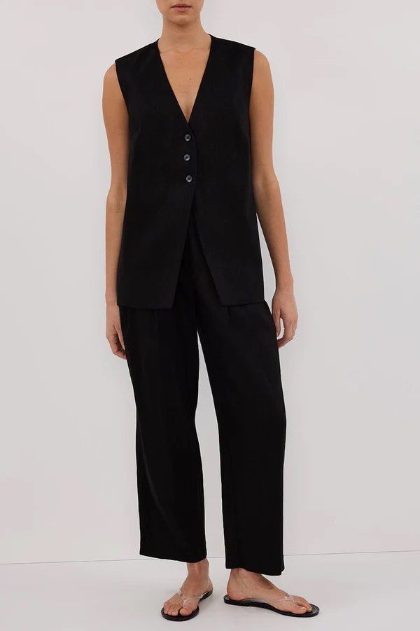 Brax Black Tapered Pant (Category: Other Bottoms) located in Singapore. Submitted by 815blazeit (Listing ID 1418078018, Image 2). Description: Tagged AU6 Worn once or twice; no defects. https://dissh.com.au/products/brax-black-tapered-pant.