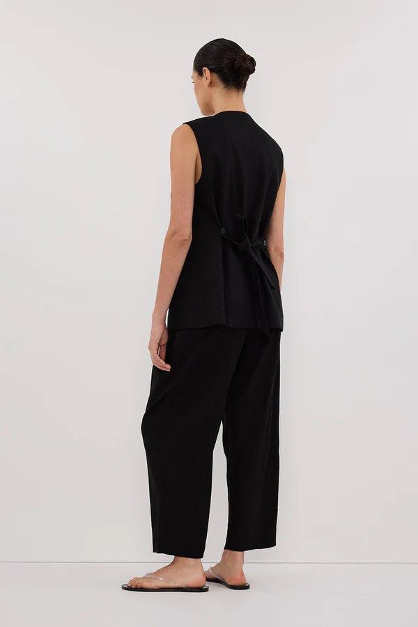 Brax Black Tapered Pant (Category: Other Bottoms) located in Singapore. Submitted by 815blazeit (Listing ID 1418078018, Image 3). Description: Tagged AU6 Worn once or twice; no defects. https://dissh.com.au/products/brax-black-tapered-pant.