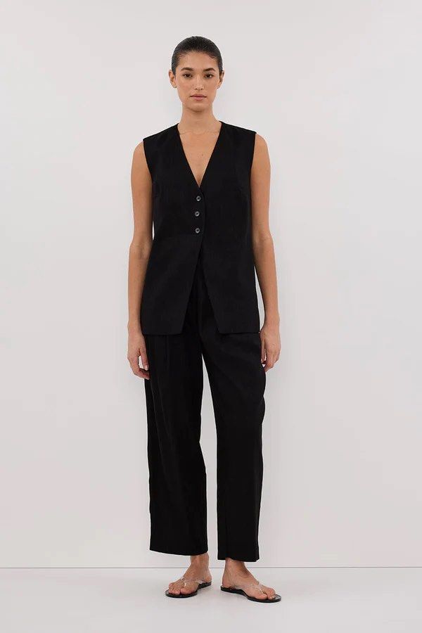 Brax Black Tapered Pant (Category: Other Bottoms) located in Singapore. Submitted by 815blazeit (Listing ID 1418078018, Image 1). Description: Tagged AU6 Worn once or twice; no defects. https://dissh.com.au/products/brax-black-tapered-pant.
