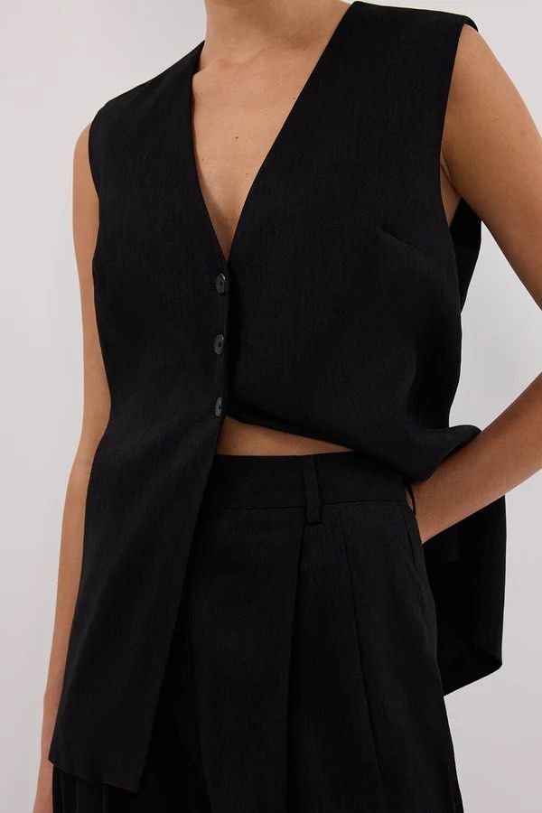 Brax Black Tapered Pant (Category: Other Bottoms) located in Singapore. Submitted by 815blazeit (Listing ID 1418078018, Image 4). Description: Tagged AU6 Worn once or twice; no defects. https://dissh.com.au/products/brax-black-tapered-pant.