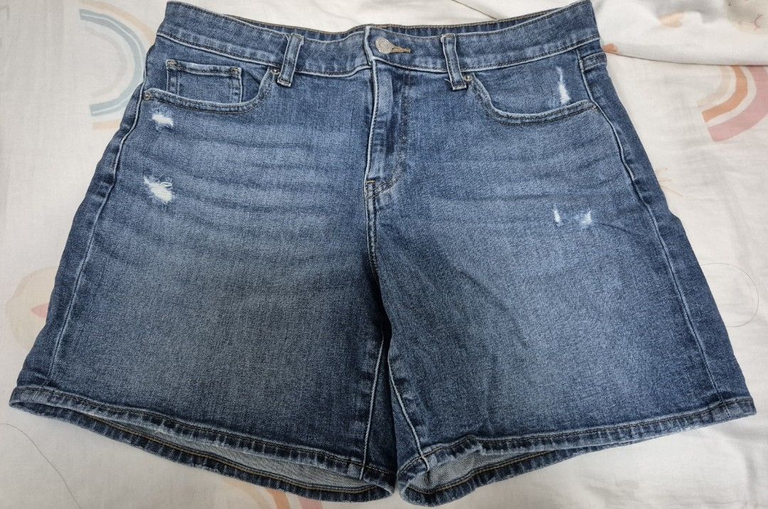 Uniqlo Denim Shorts - Size 26 (Category: Shorts) located in Singapore. Submitted by wendy1234. (Listing ID 1418172634, Image 1). Description: size 26 (66cm) slightly too big for me so selling.