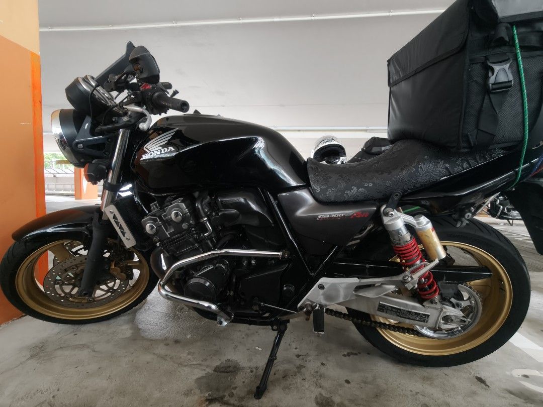 CB400 REVO 1 COE SEP 2030 (Category: Class 2A) located in Singapore. Submitted by jiahuiij (Listing ID 1413724557, Image 3). Description: 2011 CB400 Revo 1 (Yoshimura R77) MILEAGE 105K COE SEP 2030 ROAD TAX 12 MAR 2026 Maintained regularly by panjang Parts replaced: Chain & Sprocket - Nov 2023 Yuasa battery - May 2024 Speed sensor - May 2024 Magnetic coil - March 2025 Spark plugs x4 - March 2025 New brake pads and serviced brake pump - Dec 2025 N
