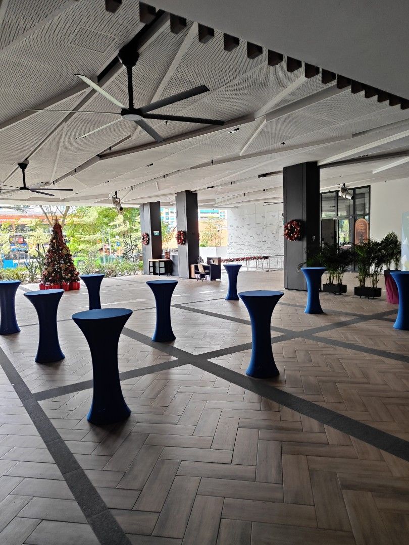 Cocktail Table With spandex (Category: Announcements) located in Singapore. Submitted by bestdealpricesg (Listing ID 1413724758, Image 1). Description: contact : 86943888.