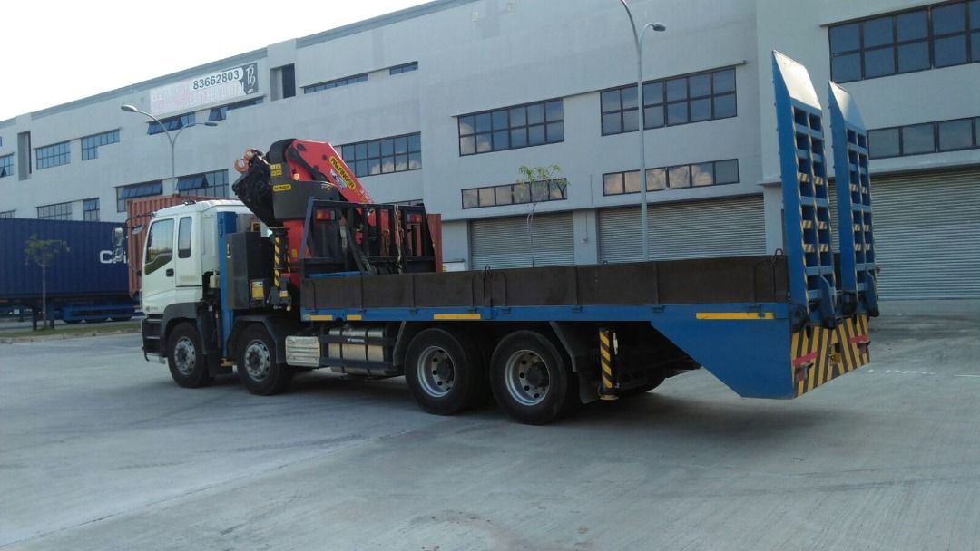 🚚 25T Lorry Crane / Self‑Loader • Fast & Affordable Rental 24/07 25吨罗厘吊车 / 自装吊车 • 快速 & 实惠租赁 24/07 (Category: Car Rental) located in Singapore. Submitted by avanzasia (Listing ID 1421435201, Image 5). Description: Fast, reliable, and affordable lorry crane service with operator. Perfect for machinery, cargo, construction materials & site moves. 快速、可靠、价格实惠的罗厘吊车服务，附带专业操作员。 适用于机械、货物、建筑材料、工地搬运等。 📏 Lorry Specs | 罗厘规格 - Bed size: 6m (长) × 2.4m (宽) - M