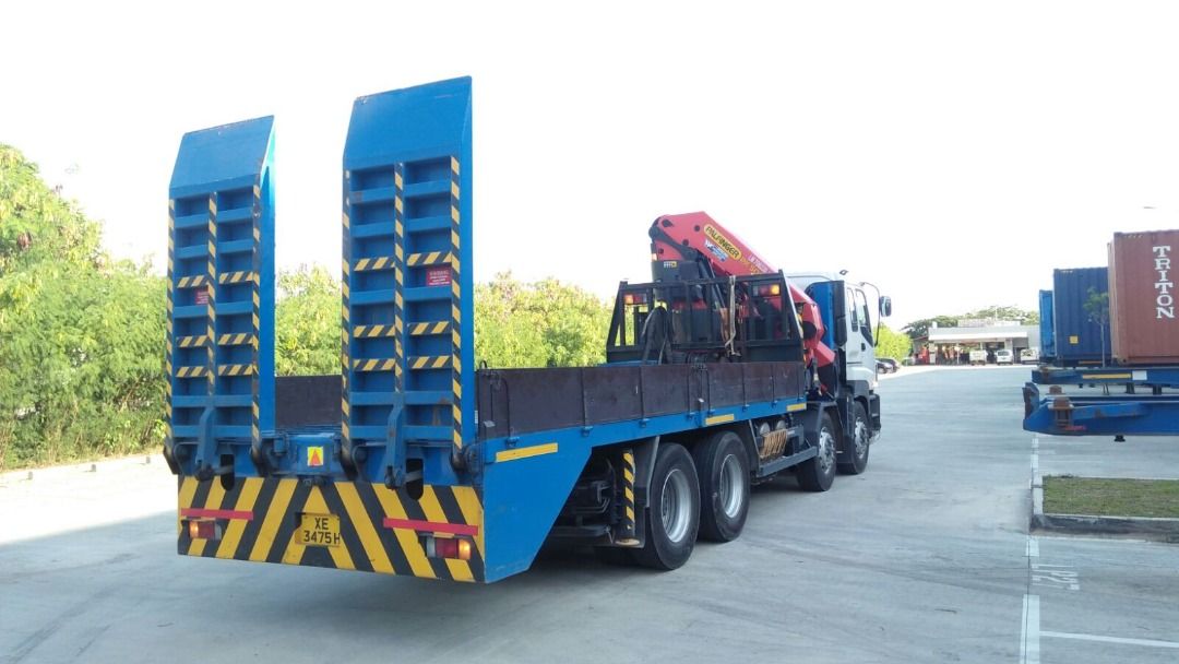 🚚 25T Lorry Crane / Self‑Loader • Fast & Affordable Rental 24/07 25吨罗厘吊车 / 自装吊车 • 快速 & 实惠租赁 24/07 (Category: Car Rental) located in Singapore. Submitted by avanzasia (Listing ID 1421435201, Image 4). Description: Fast, reliable, and affordable lorry crane service with operator. Perfect for machinery, cargo, construction materials & site moves. 快速、可靠、价格实惠的罗厘吊车服务，附带专业操作员。 适用于机械、货物、建筑材料、工地搬运等。 📏 Lorry Specs | 罗厘规格 - Bed size: 6m (长) × 2.4m (宽) - M