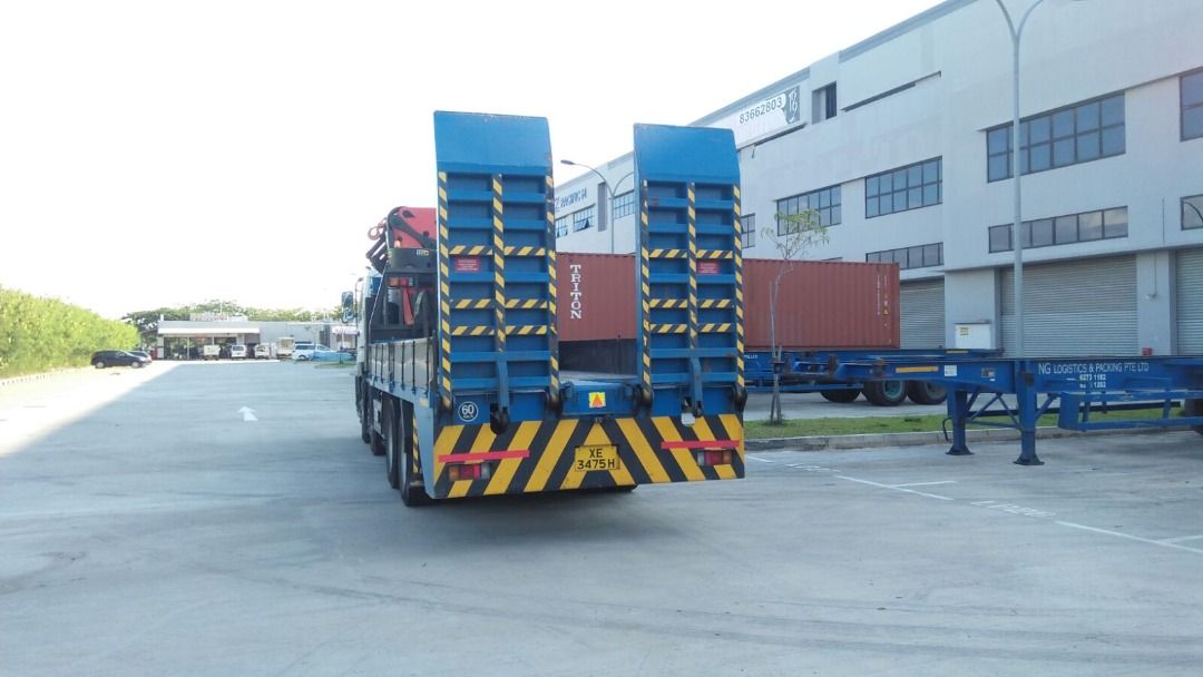🚚 25T Lorry Crane / Self‑Loader • Fast & Affordable Rental 24/07 25吨罗厘吊车 / 自装吊车 • 快速 & 实惠租赁 24/07 (Category: Car Rental) located in Singapore. Submitted by avanzasia (Listing ID 1421435201, Image 6). Description: Fast, reliable, and affordable lorry crane service with operator. Perfect for machinery, cargo, construction materials & site moves. 快速、可靠、价格实惠的罗厘吊车服务，附带专业操作员。 适用于机械、货物、建筑材料、工地搬运等。 📏 Lorry Specs | 罗厘规格 - Bed size: 6m (长) × 2.4m (宽) - M
