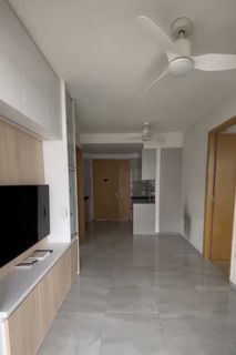 High Park Residences, 2 beds, 1 bath, 581 square feet. Discounted rent for fast move-in.