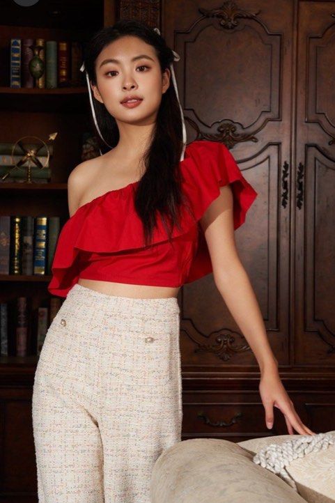 BNWT TCL Shira Ruffle Toga Top (Red) (Category: Sleeveless) located in Singapore. Submitted by greenapplesoursopwnata (Listing ID 1421921035, Image 1). Description: JUST IN TIME FOR THE CNY HUATS!!!! 🍊🍊 - Red one-shoulder top - Features ruffle detailing - Ideal for nights out and special occasions - Flattering and stylish design - Size chart available in images RTP: $42.90 .