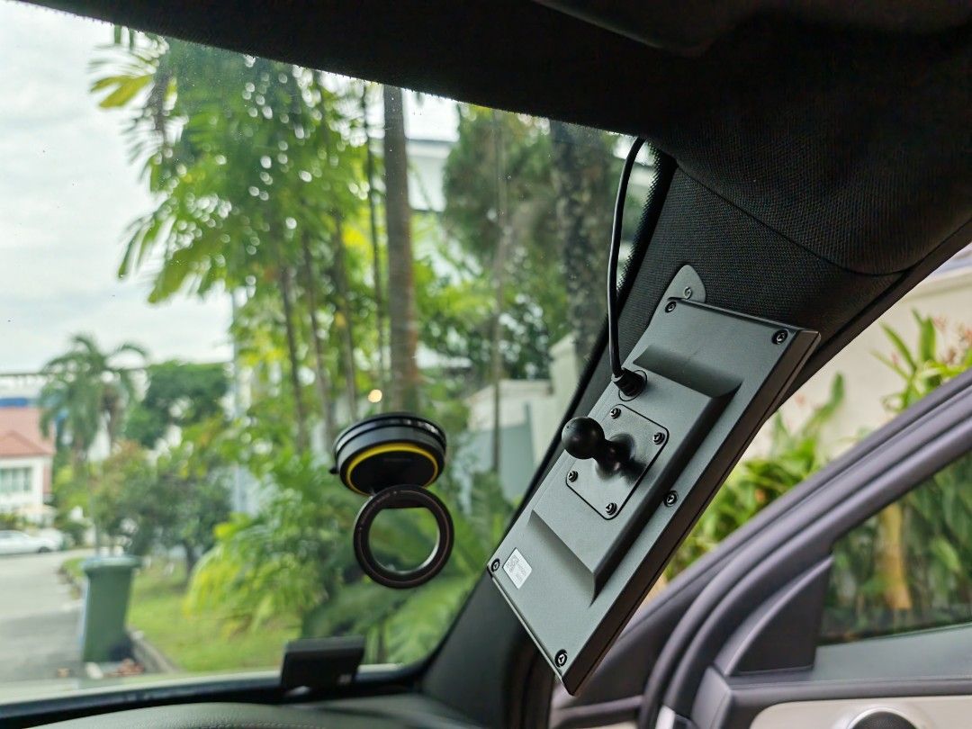 OBU slim bracket (Category: Navigation & Displays) located in Singapore. Submitted by jayp95 (Listing ID 1423722698, Image 4). Description: mount only $15 installation pls pm model and year send photo of current setup.