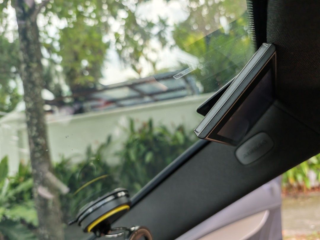 OBU slim bracket (Category: Navigation & Displays) located in Singapore. Submitted by jayp95 (Listing ID 1423722698, Image 2). Description: mount only $15 installation pls pm model and year send photo of current setup.