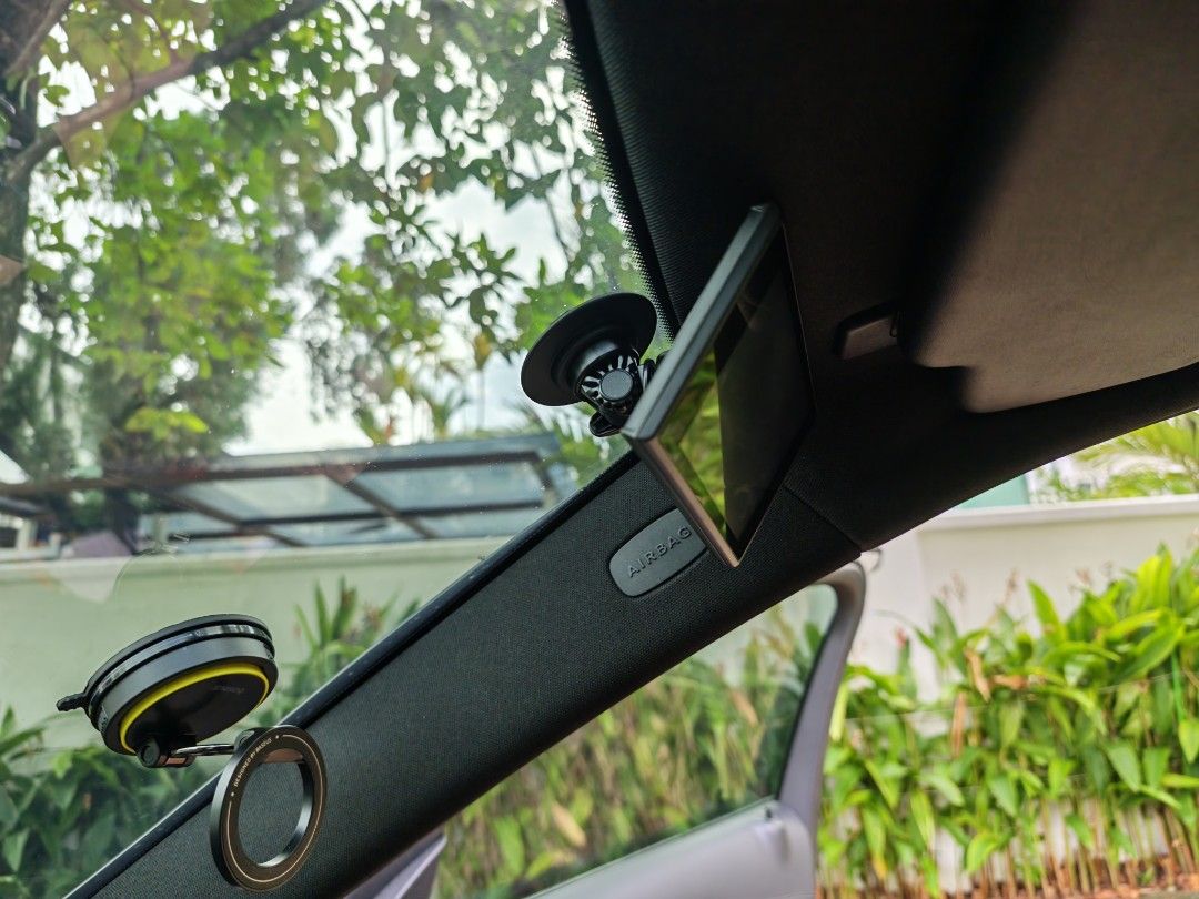 OBU slim bracket (Category: Navigation & Displays) located in Singapore. Submitted by jayp95 (Listing ID 1423722698, Image 3). Description: mount only $15 installation pls pm model and year send photo of current setup.
