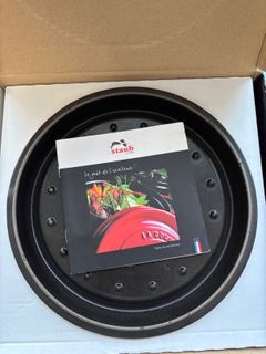 Brand new Staub 20cm cocotte, classic color
