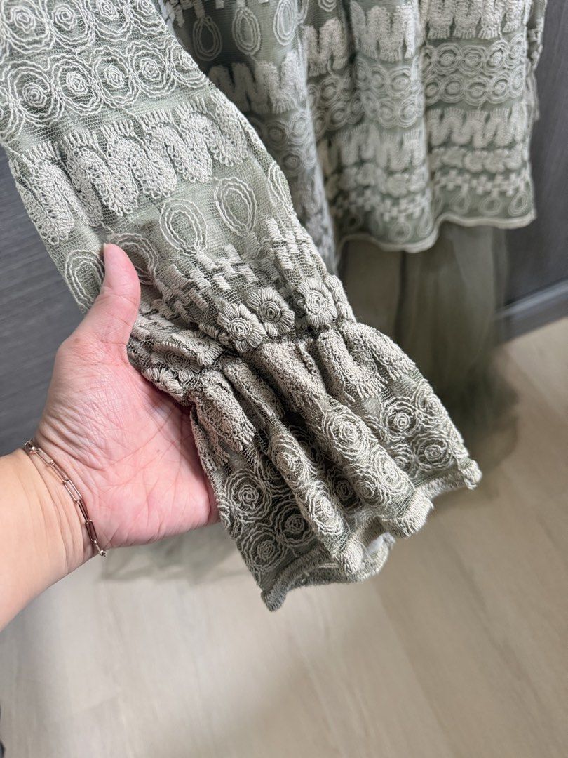 Calaqisya kurung tutu skirt set (olive green) (Category: Baju Kurung & sets) located in Singapore. Submitted by littlereaderhaus (Listing ID 1425882926, Image 4). Description: - Trendy tutu skirt with lace top - condition 7/10 due to the bottom of the skirt (some imperfections) .