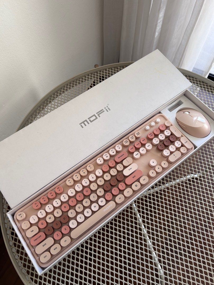 MOFII Pink Wireless Keyboard & Mouse Set (Category: Computer Keyboard) located in Singapore. Submitted by rz1001 (Listing ID 1426473903, Image 1). Description: Self collection $15.