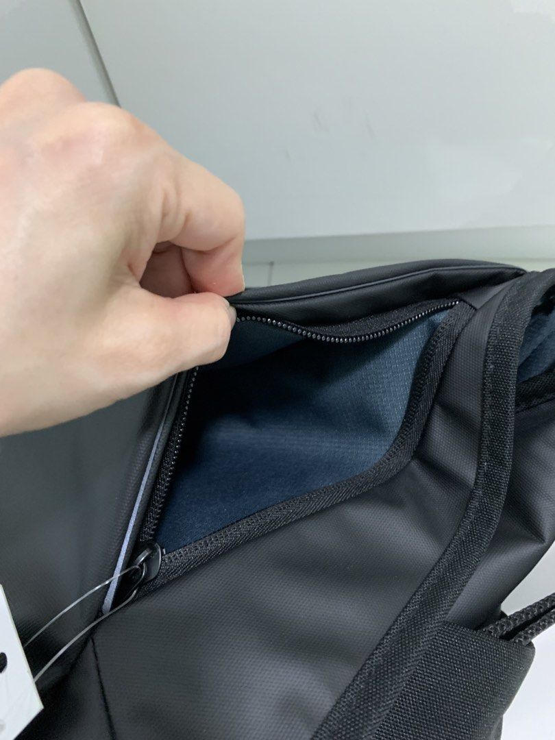 Crumpler Zero Border Messenger Bag (Category: Sling Bags) located in Singapore. Submitted by hearfelt (Listing ID 1426670313, Image 6). Description: Brand New with tag Bought @ $269 Slightly Negotiable Crumpler Zero border Messenger bag 1.Super secure dual quick release compression straps and dual Velcro flap fasteners 2.Easy lift and shift cam buckle shoulder strap adjustment with removable padded shoulder attachment 3.Internal laptop sleeve (36