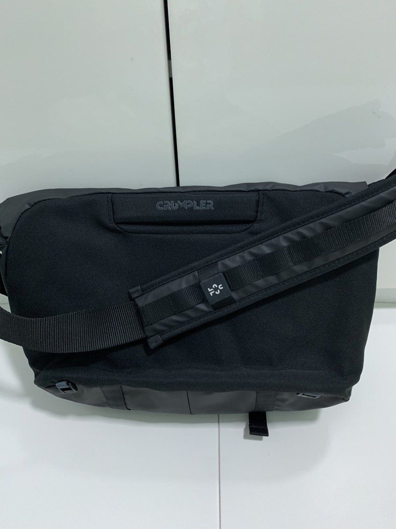 Crumpler Zero Border Messenger Bag (Category: Sling Bags) located in Singapore. Submitted by hearfelt (Listing ID 1426670313, Image 7). Description: Brand New with tag Bought @ $269 Slightly Negotiable Crumpler Zero border Messenger bag 1.Super secure dual quick release compression straps and dual Velcro flap fasteners 2.Easy lift and shift cam buckle shoulder strap adjustment with removable padded shoulder attachment 3.Internal laptop sleeve (36