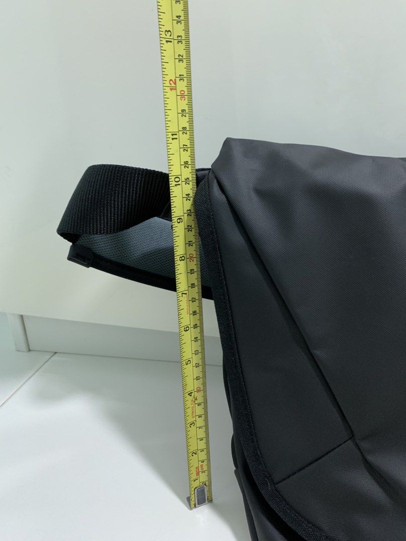 Crumpler Zero Border Messenger Bag (Category: Sling Bags) located in Singapore. Submitted by hearfelt (Listing ID 1426670313, Image 10). Description: Brand New with tag Bought @ $269 Slightly Negotiable Crumpler Zero border Messenger bag 1.Super secure dual quick release compression straps and dual Velcro flap fasteners 2.Easy lift and shift cam buckle shoulder strap adjustment with removable padded shoulder attachment 3.Internal laptop sleeve (3