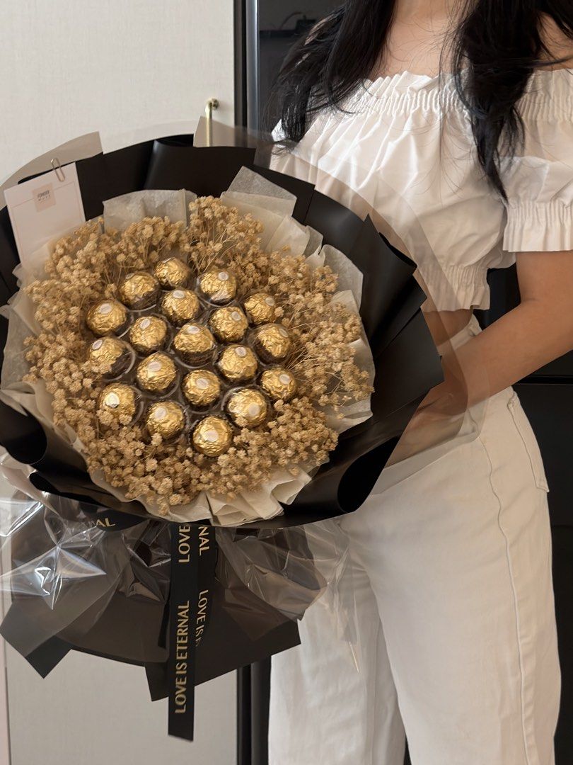 ✨Chocolate bouquet | strawberry bouquet | coffee bouquet | food bouquet | graduation bouquet | anniversary bouquet | birthday bouquet | farewell bouquet | rocher bouquet | snacks bouquet| Father’s Day bouquet |fruits bouquet | black bouquet (Category: Flowers & Bouquets) located in Singapore. Submitted by fondermuse (Listing ID 1413976116, Image 1). Description: Perfect for someone who loves sweetness with a touch of elegance, this thoughtful tre