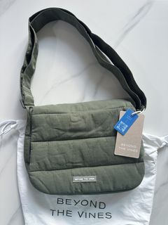 Beyond The Vines Pocket Poofy Bag- Moss