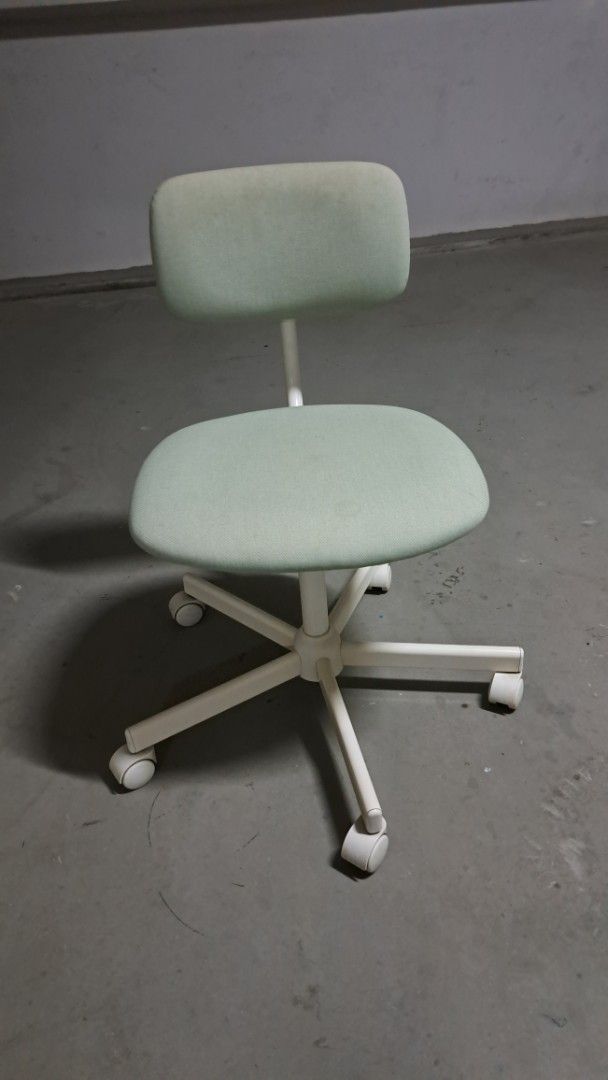Ergonomic Office Chair - Light Green (Category: Chairs) located in Singapore. Submitted by ingridnur (Listing ID 1428300946, Image 1). Description: Good Condition Condition As-is. .
