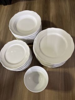IKEA UPPLAGA Vintage white plates