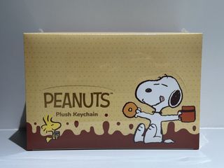 VIPO x Peanuts Bakery Series Plush Keychain Baguette Cupcake Waffle Toast Cookie Donut Croissant  Snoopy