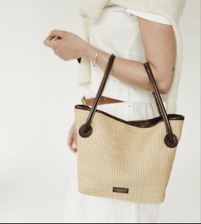 Verafied leather-trimmed raffia bucket bag