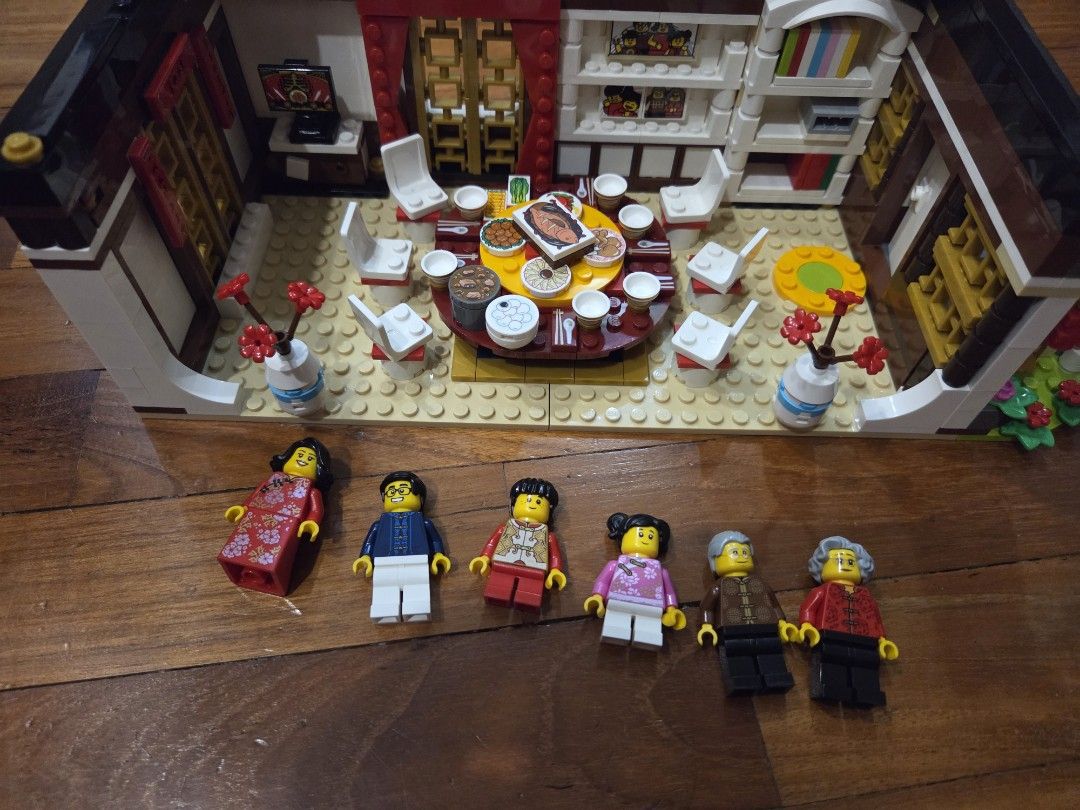 Lego 80101 Reunion dinner cny (Category: Lego & Building Sets) located in Singapore. Submitted by hitman26 (Listing ID 1431206195, Image 1). Description: no yellowing or discolouration looks complete- $65 open to nego.