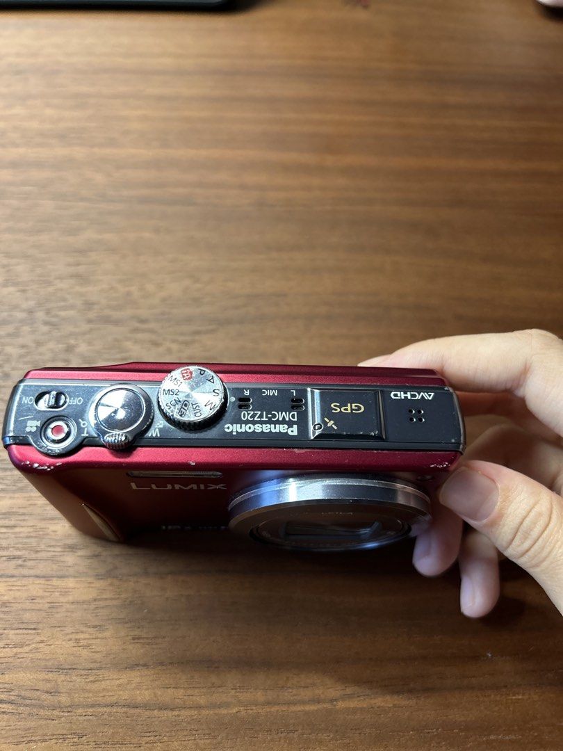 Panasonic Lumix DMC-TZ20 Digital Camera (Category: Cameras) located in Singapore. Submitted by orangeeejoose (Listing ID 1432914941, Image 4). Description: - Panasonic Lumix DMC-TZ20 camera - Includes: 2 SD cards, battery - 16x zoom - Full HD video recording - Perfect for capturing memories - Japanese menu Defects - small part of the battery lid is chipped off ref to pic - when zoomed in, some dots appear Open to nego Low ballers will be ignored 
