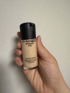 MAC Studio Fix Fluid SPF 25/PA++ Foundation - NC15