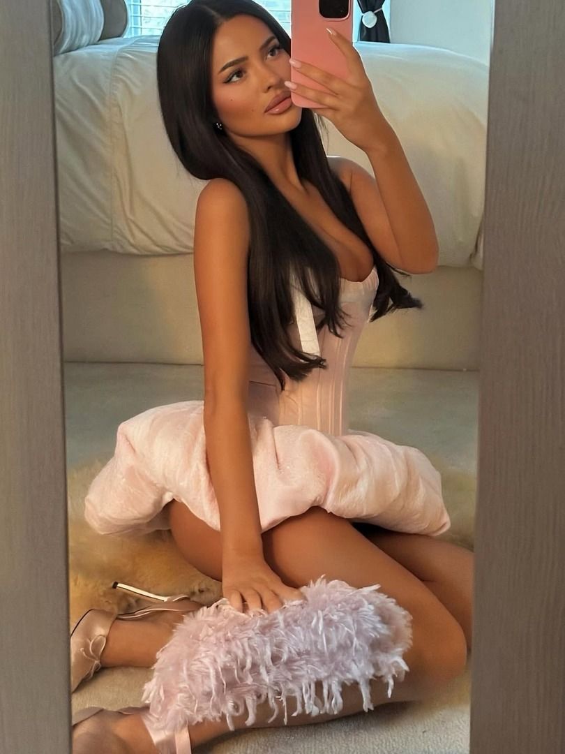 [LOCALBRAND VIETNAM] - EMINIST - PINK BALLET BUBBLE CORSET DRESS (Category: Dresses) located in Singapore. Submitted by jayc1804 (Listing ID 1433881463, Image 6). Description: - Size: S, M, L, XL.