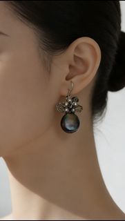 黑珍珠耳环Black Pearl Drop Earrings