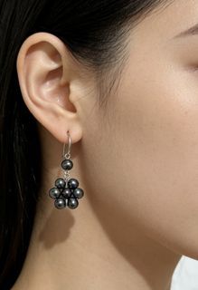 Black Pearl Flower Earrings