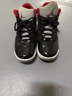 Air Jordan 11 Retro Black/Red Sneakers - US 5Y