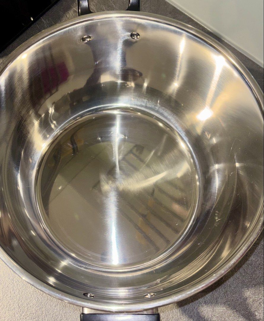Stainless Steel Pot with Glass Lid (Category: Cookware & Accessories) located in Singapore. Submitted by liuxue3918 (Listing ID 1437481875, Image 2). Description: - Durable stainless steel pot - Clear glass lid - Sturdy handles - Excellent condition - Ideal for soups, stews, and more.