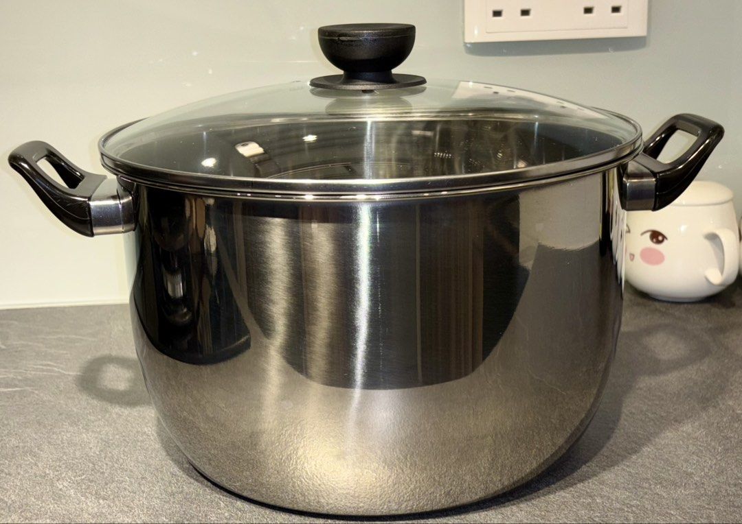 Stainless Steel Pot with Glass Lid (Category: Cookware & Accessories) located in Singapore. Submitted by liuxue3918 (Listing ID 1437481875, Image 1). Description: - Durable stainless steel pot - Clear glass lid - Sturdy handles - Excellent condition - Ideal for soups, stews, and more.